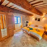 P'tit Coin Paradis , Jacuzzi Piscine Chauffee Saint-Hippolyte-de-Montaigu