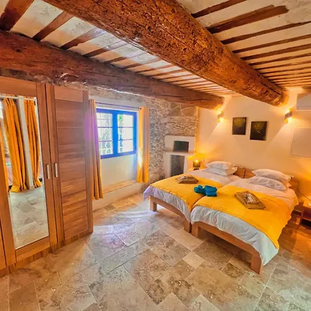 P'tit Coin Paradis , Jacuzzi Piscine Chauffee Saint-Hippolyte-de-Montaigu