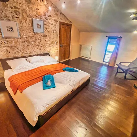 Casa vacanze P'tit Coin Paradis , Jacuzzi Piscine Chauffee Saint-Hippolyte-de-Montaigu