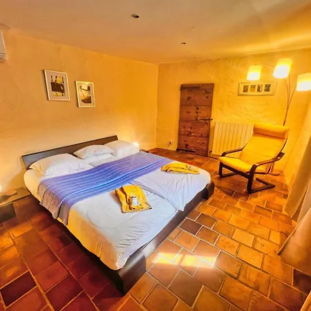 P'tit Coin Paradis , Jacuzzi Piscine Chauffee * Saint-Hippolyte-de-Montaigu
