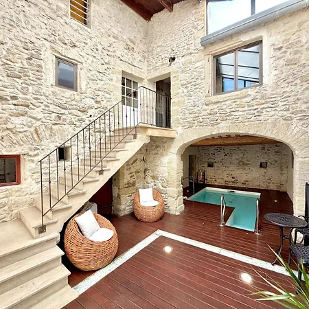 P'tit Coin Paradis , Jacuzzi Piscine Chauffee * Saint-Hippolyte-de-Montaigu