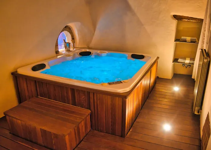P'tit Coin Paradis , Jacuzzi Piscine Chauffee Hébergement de vacances *